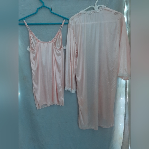 Pajama set - Picture 2 of 3